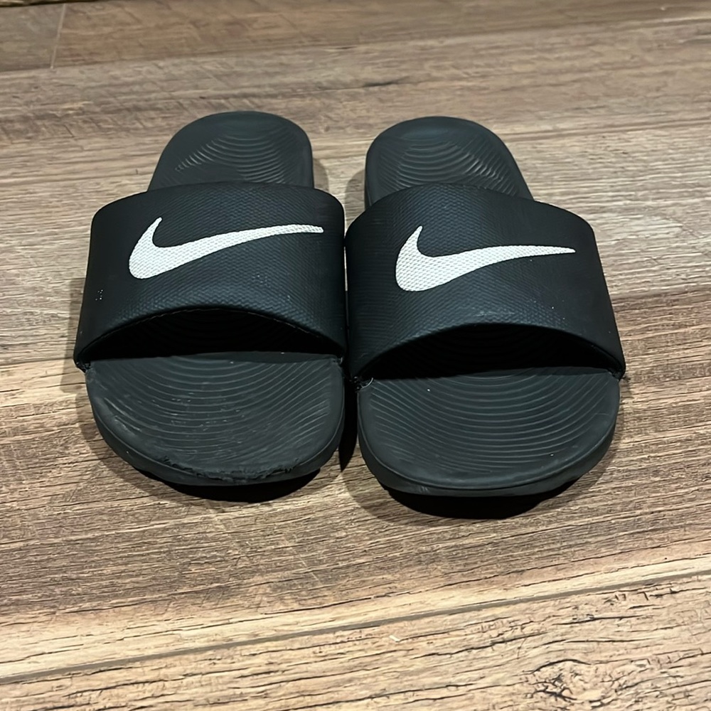Nike women’s size 8 slides